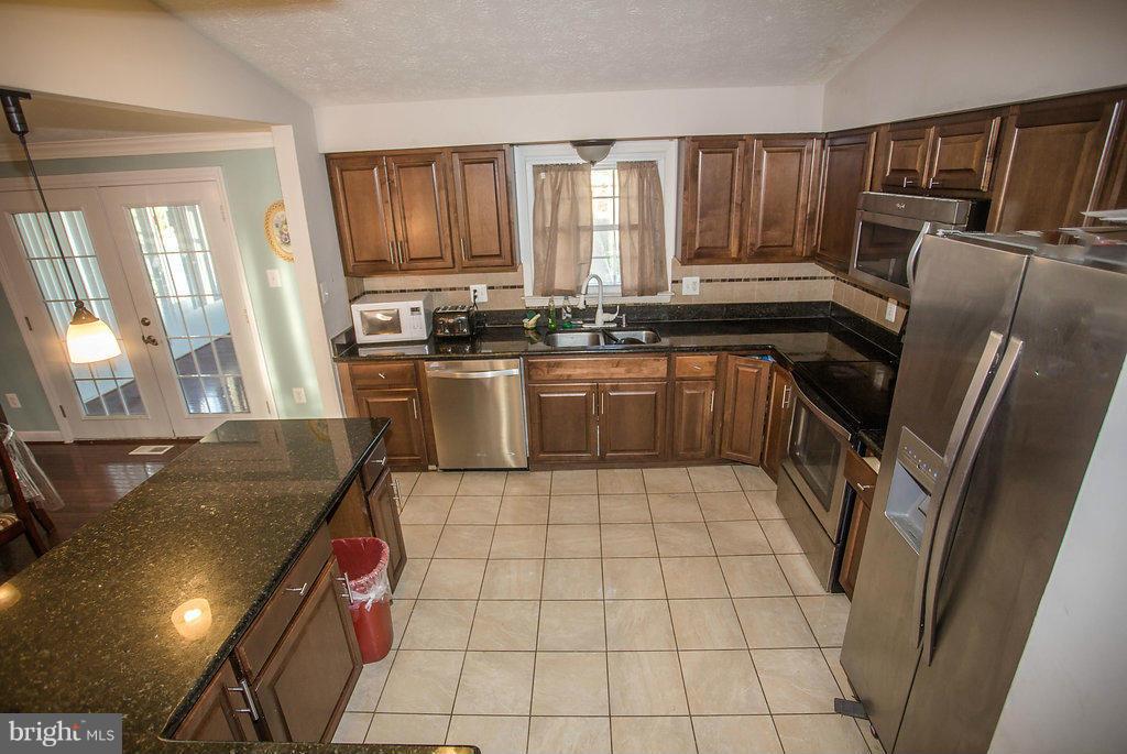 8723 Weems Road Manassas, VA 20110 - Photo 4 of 30 Kitchen