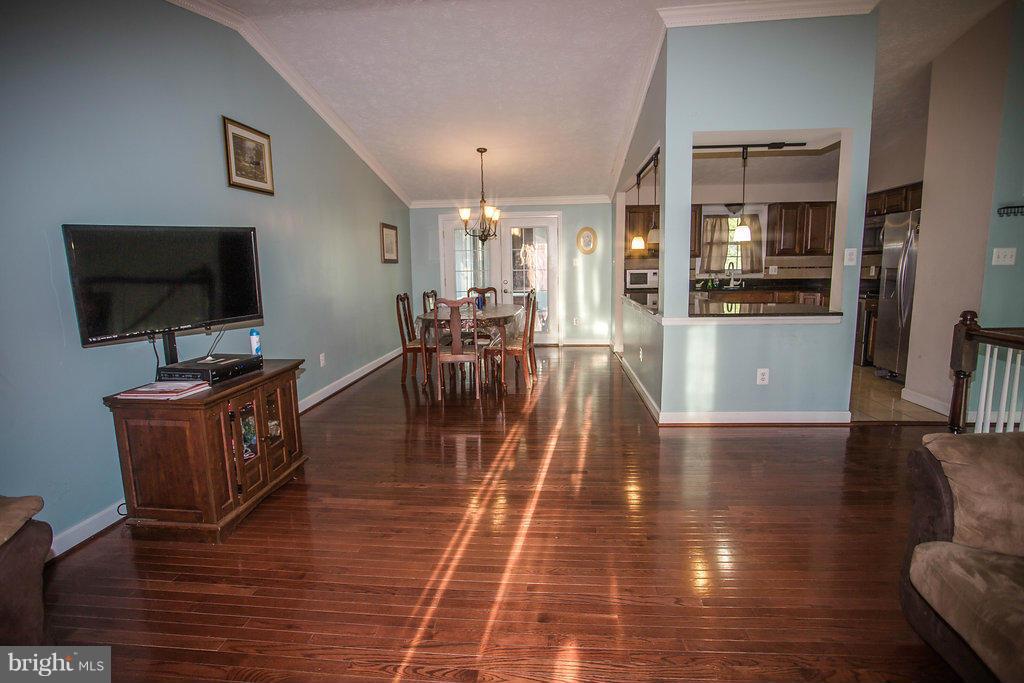 8723 Weems Road Manassas, VA 20110 - Photo 7 of 30 Family Room