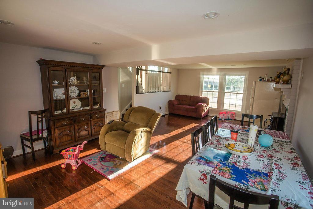 8723 Weems Road Manassas, VA 20110 - Photo 8 of 30 Family Room
