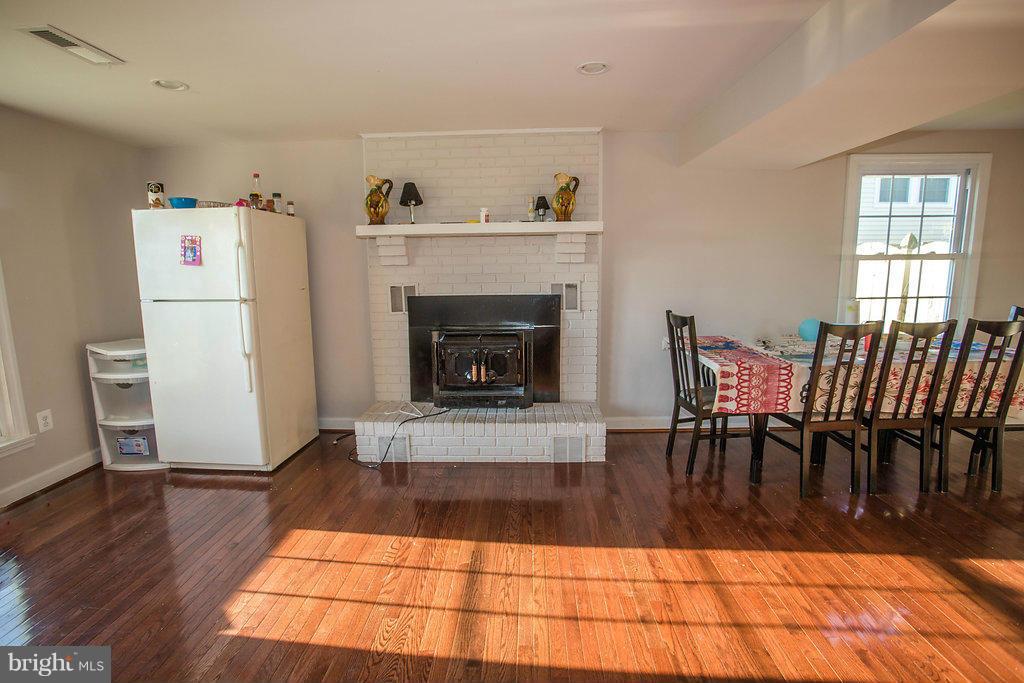8723 Weems Road Manassas, VA 20110 - Photo 10 of 30 Family Room