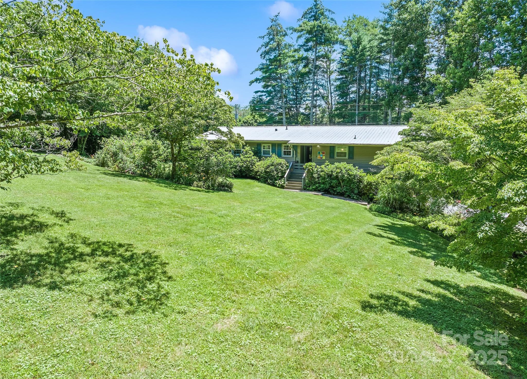 975 Buchanan Loop Sylva, NC 28779 - Photo 4 of 41 Gallery Image 4