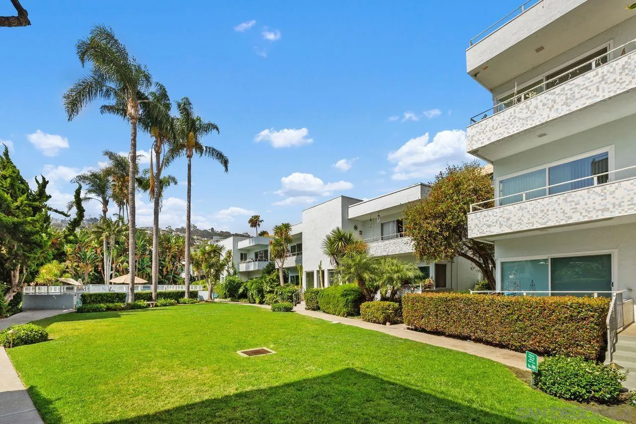 2368 Torrey Pines Road, Unit 63 La Jolla, CA 92037 - Photo 37 of 41 Exterior Back