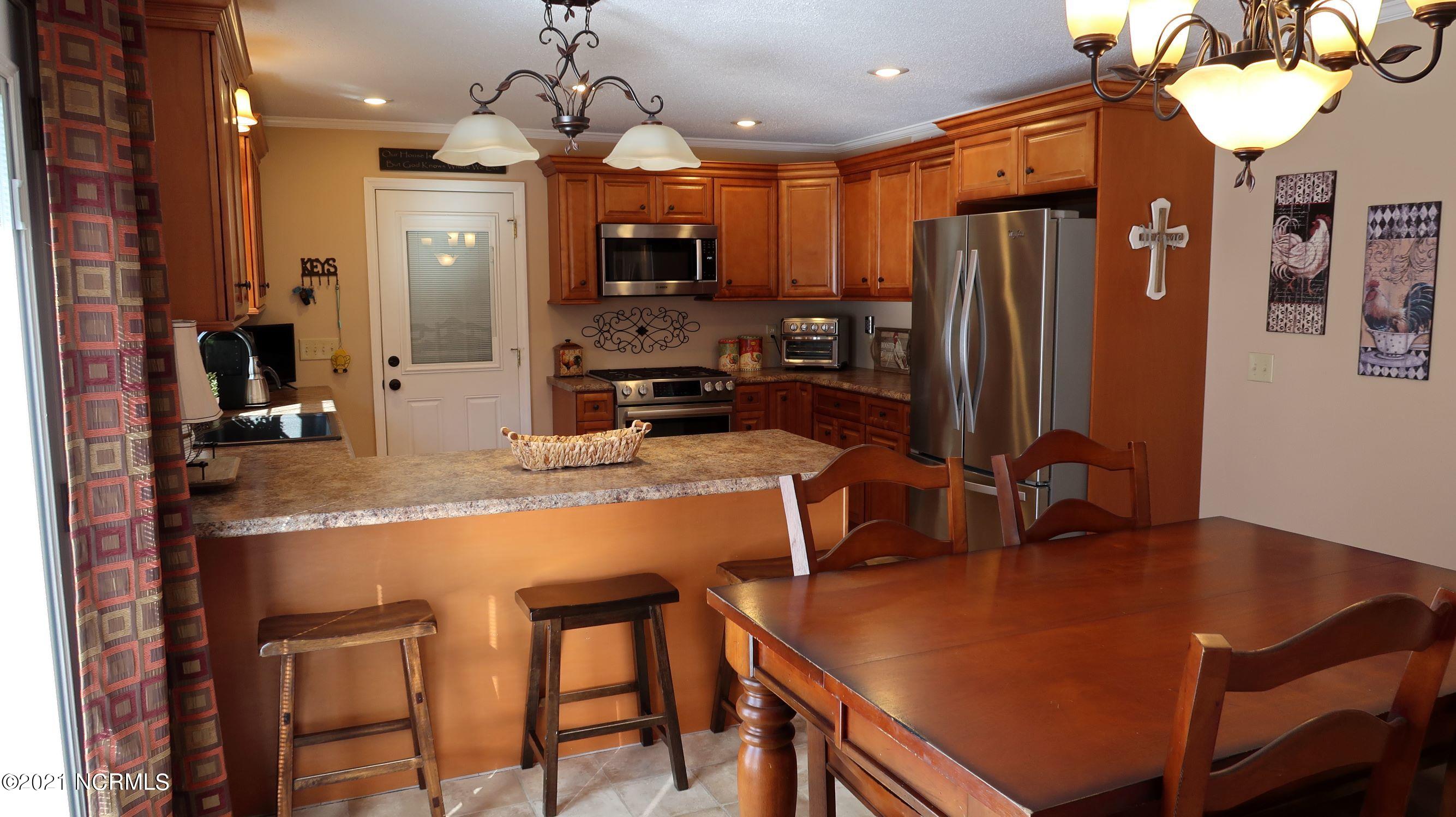 165 Antioch Road New Bern, NC 28560 - Photo 3 of 10 Kitchen...