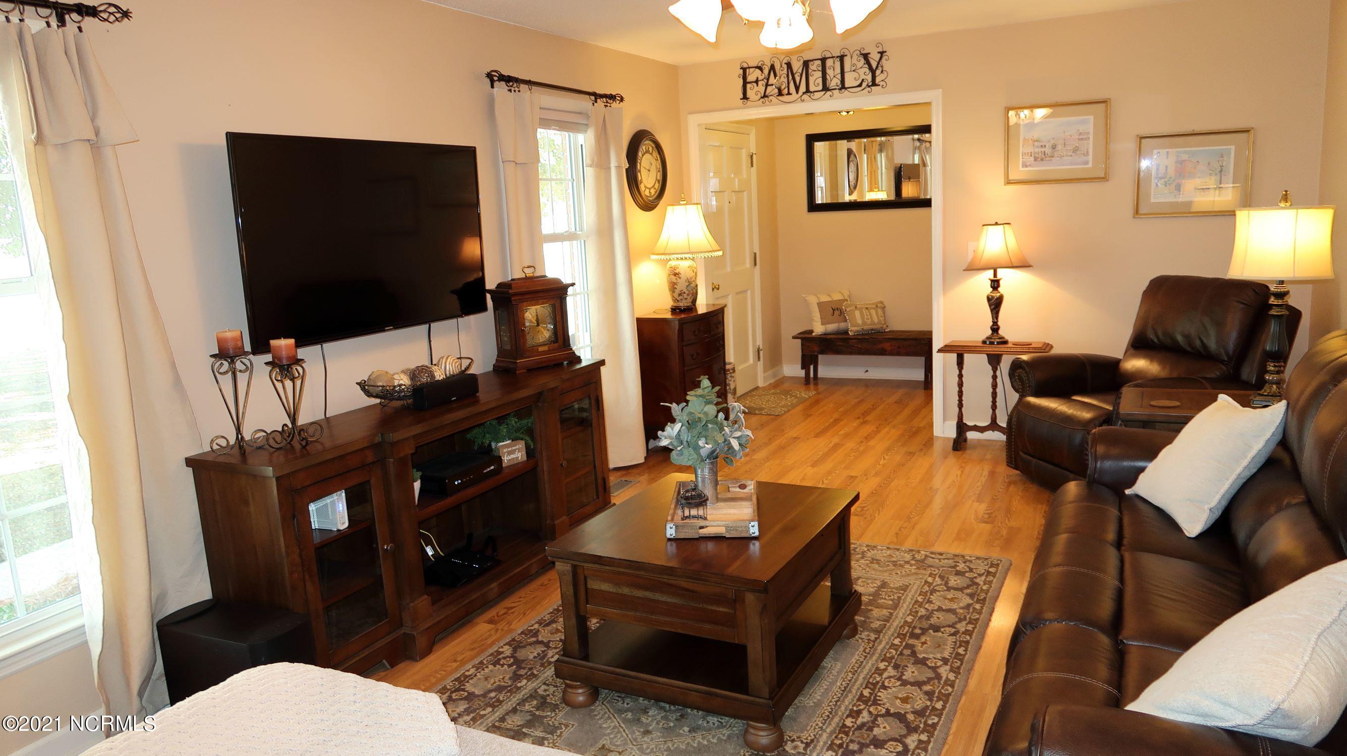 165 Antioch Road New Bern, NC 28560 - Photo 5 of 10 Family Room...