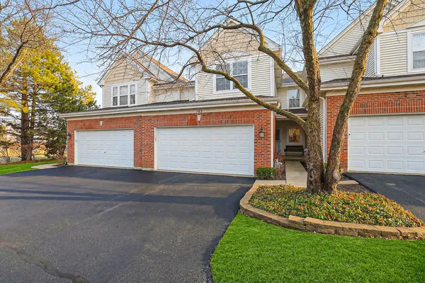 $3,100 | 145 Farmgate Drive, Unit 145, Schaumburg, IL 60193