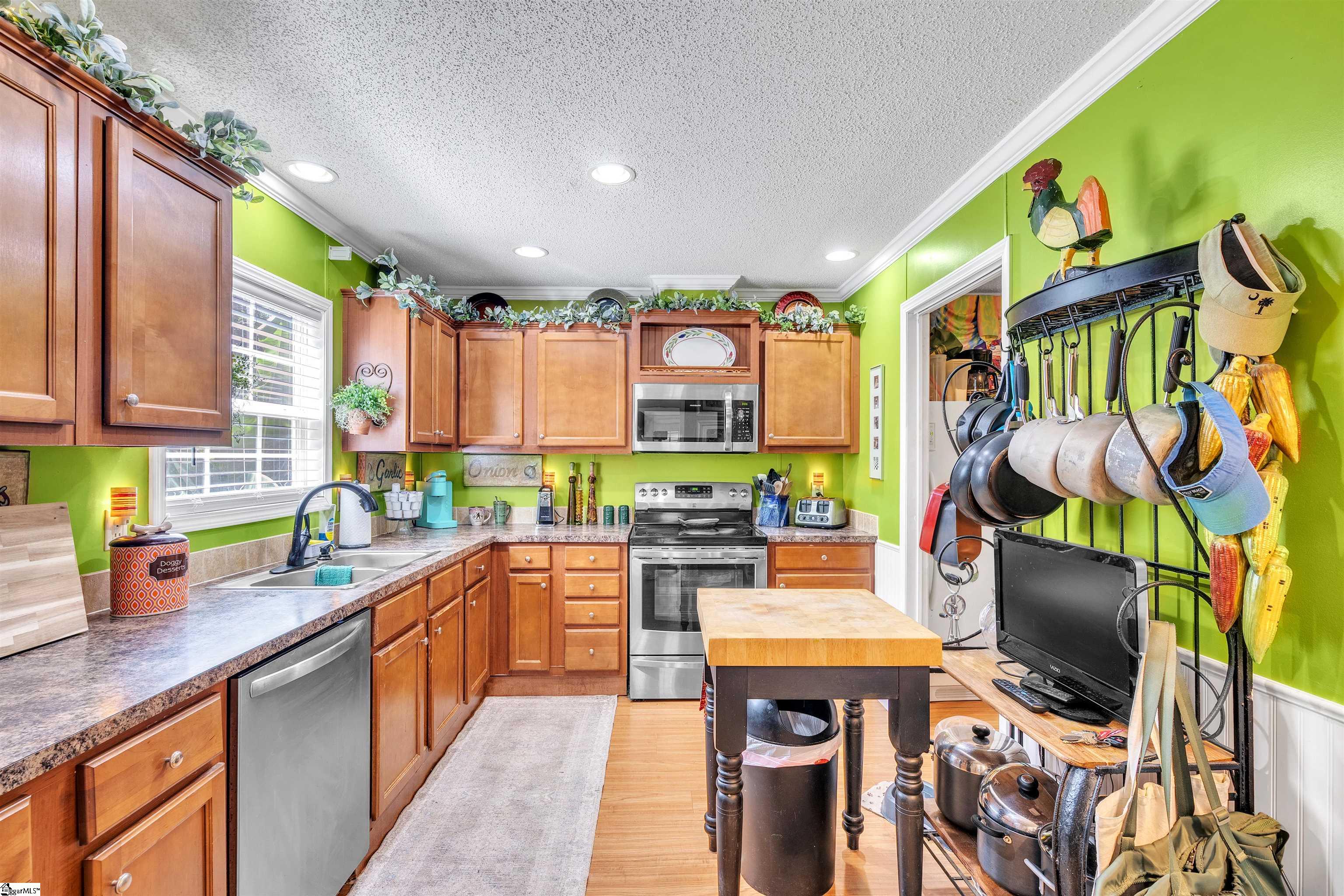 552 South Buckhorn Road Greenville, SC 29609 - Photo 8 of 32