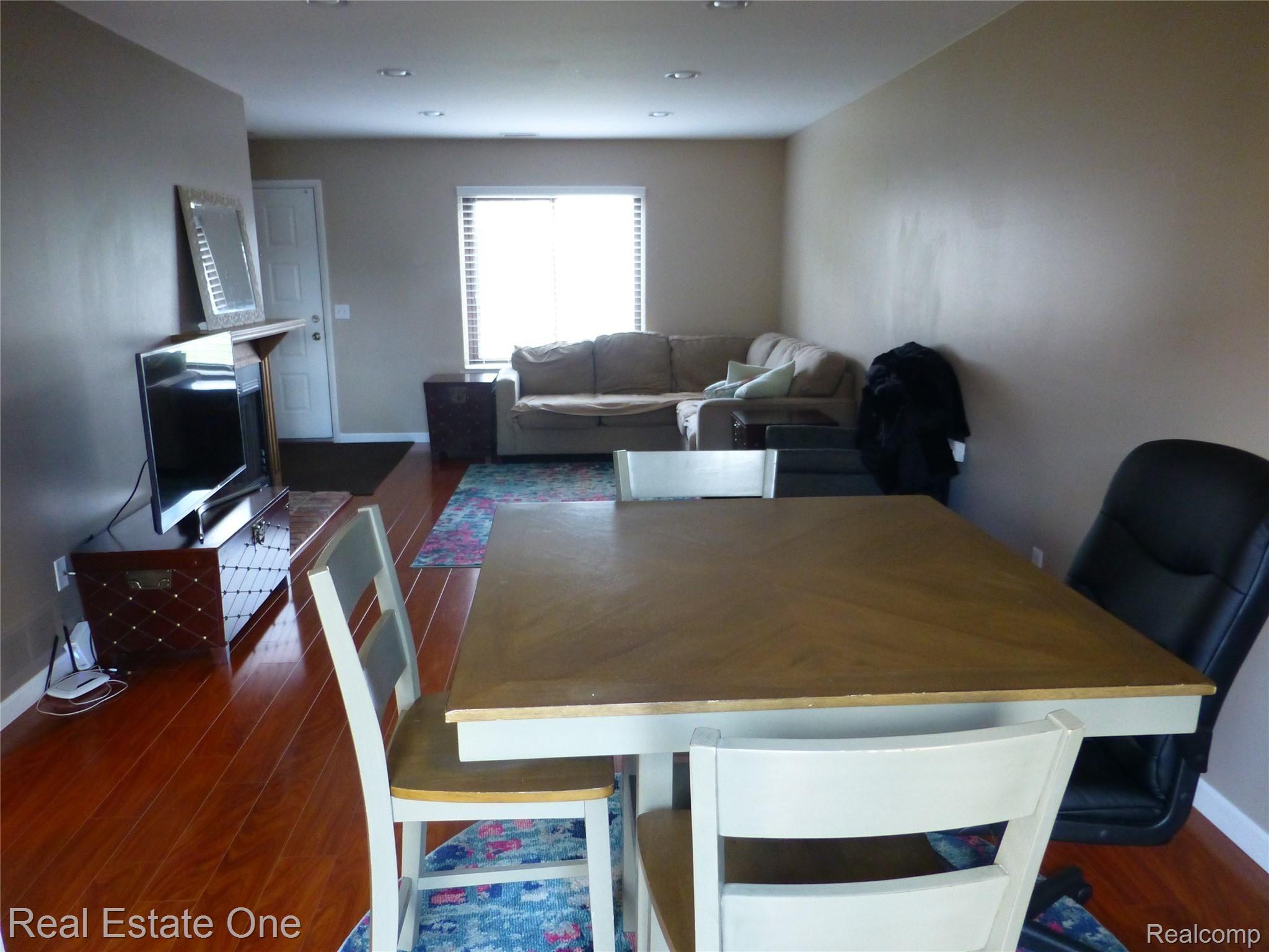 2451 Samoset Road, Unit 7 Royal Oak, MI 48073 - Photo 12 of 25 P1140209.JPG
