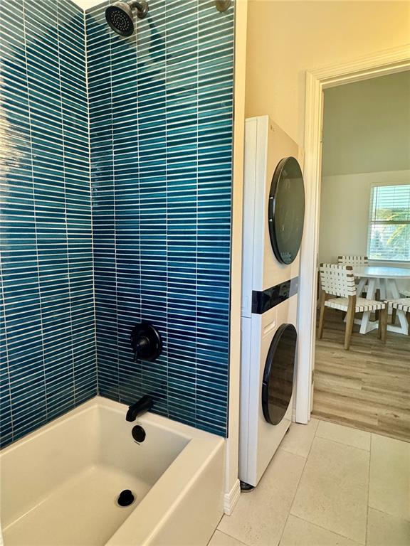 6980 Poinsetta Avenue Longboat Key, FL 34228 - Photo 13 of 18 a bathroom with a sink a bathtub and a shower