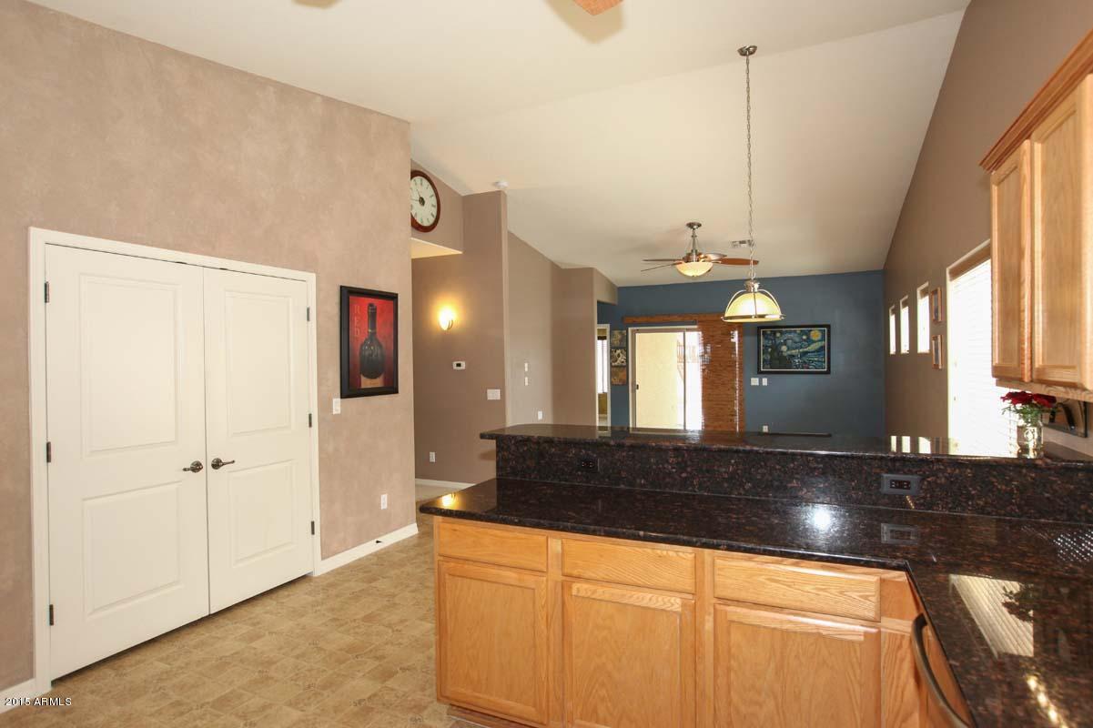 724 East Carson Road Phoenix, AZ 85042 - Photo 18 of 35 Kitchen4