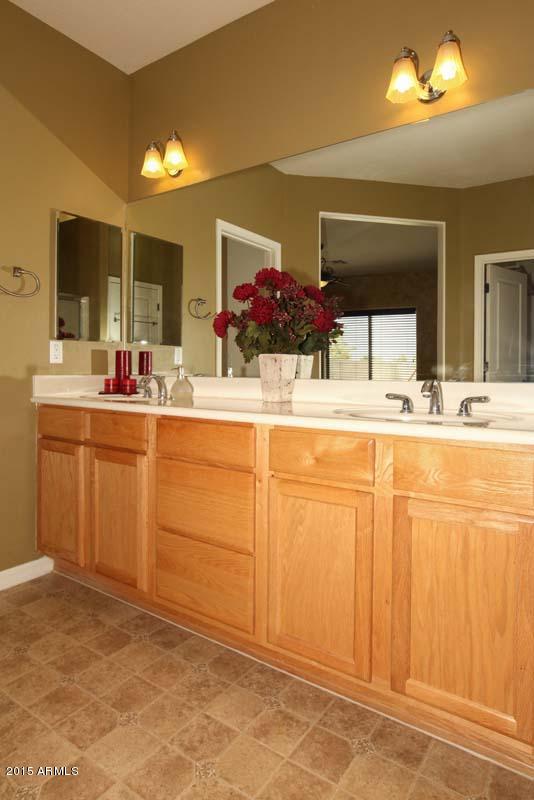 724 East Carson Road Phoenix, AZ 85042 - Photo 23 of 35 Master Bath2