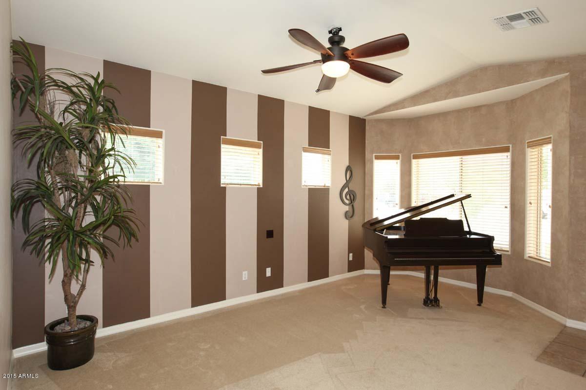 724 East Carson Road Phoenix, AZ 85042 - Photo 6 of 35 Dining-Living Room