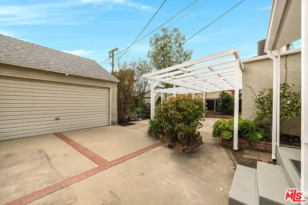 $1,090,000 | 5728 Columbus Avenue, Sherman Oaks, CA 91411