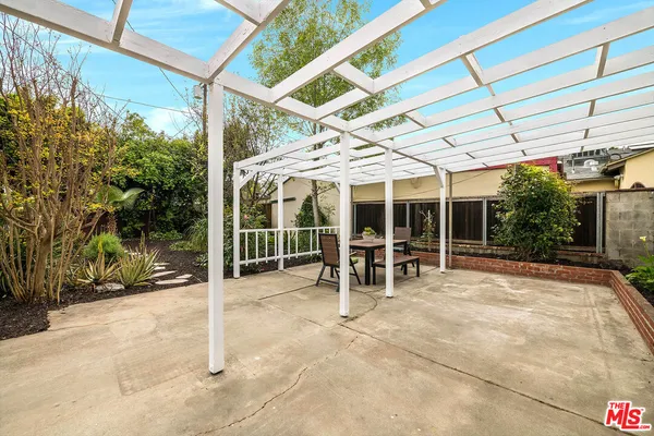 $1,090,000 | 5728 Columbus Avenue, Sherman Oaks, CA 91411