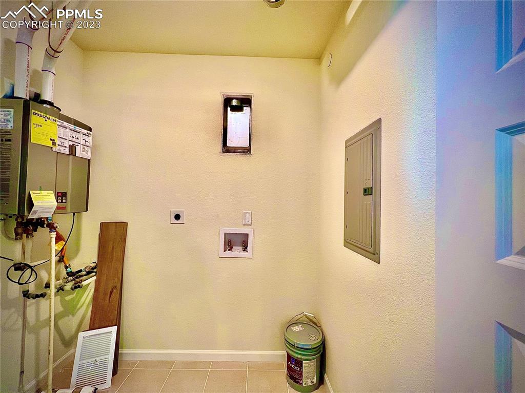 3865 Presidio Point, Unit 202 Colorado Springs, CO 80920 - Photo 22 of 30 a bathroom with a shower