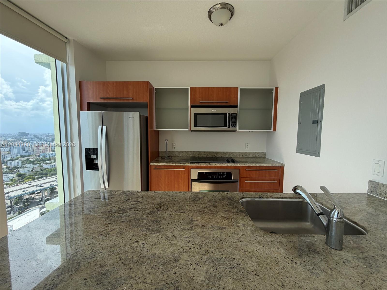 185 Southwest 7th Street, Unit 3200 Miami, FL 33130 - Photo 2 of 13