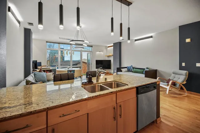 $2,100 | 601 East Ogden Avenue, Unit 405, Milwaukee, WI 53202