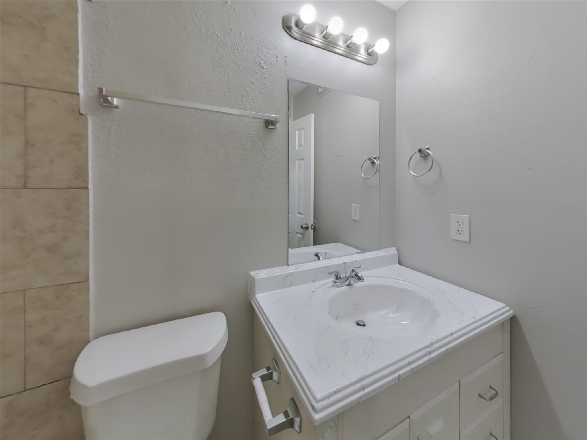 623 Walston Lane Houston, TX 77060 - Photo 10 of 21 a bathroom with a sink a toilet and shower