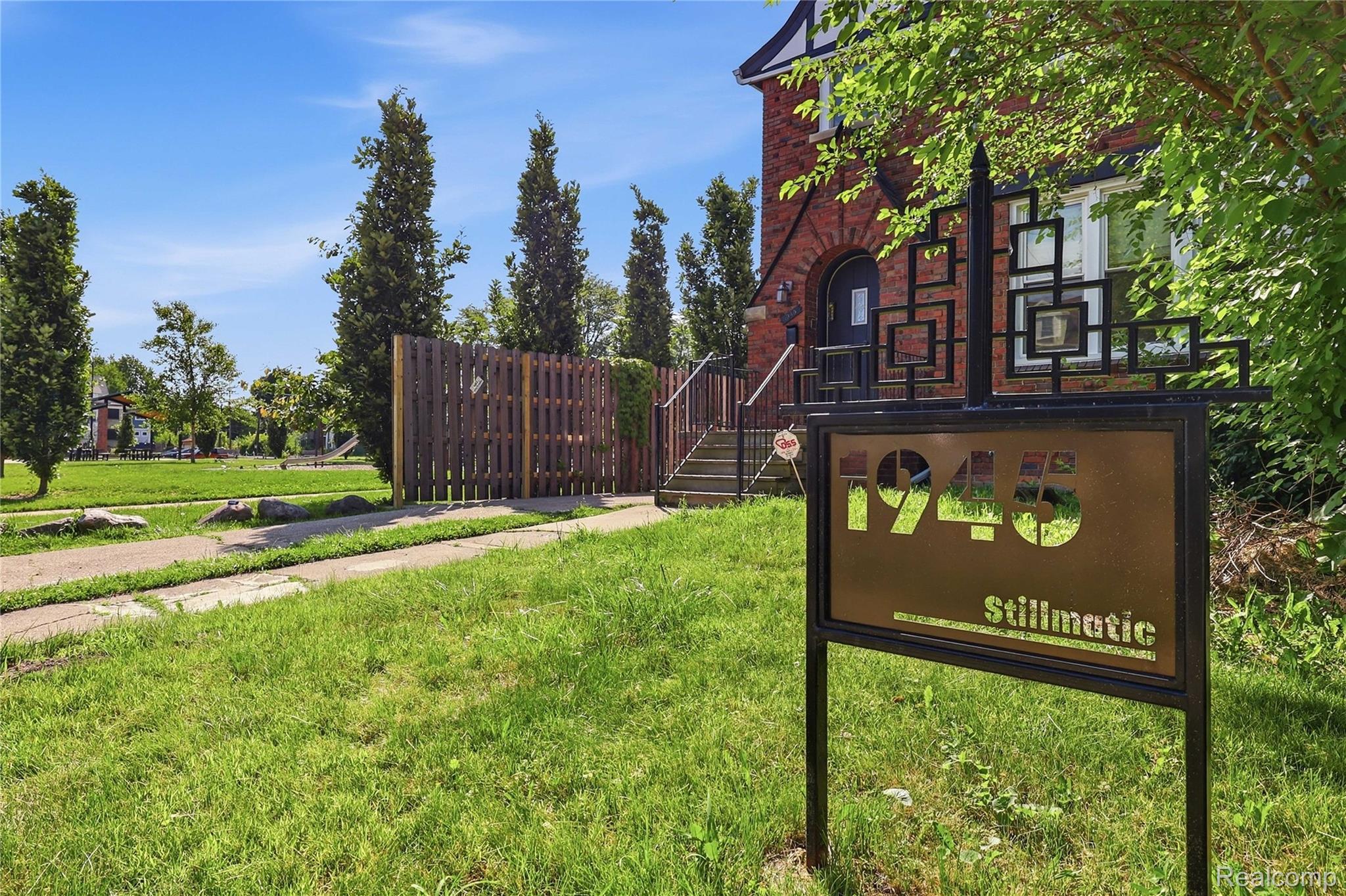 1945 Atkinson Street Detroit, MI 48206 - Photo 4 of 49 atkinson-4.jpg