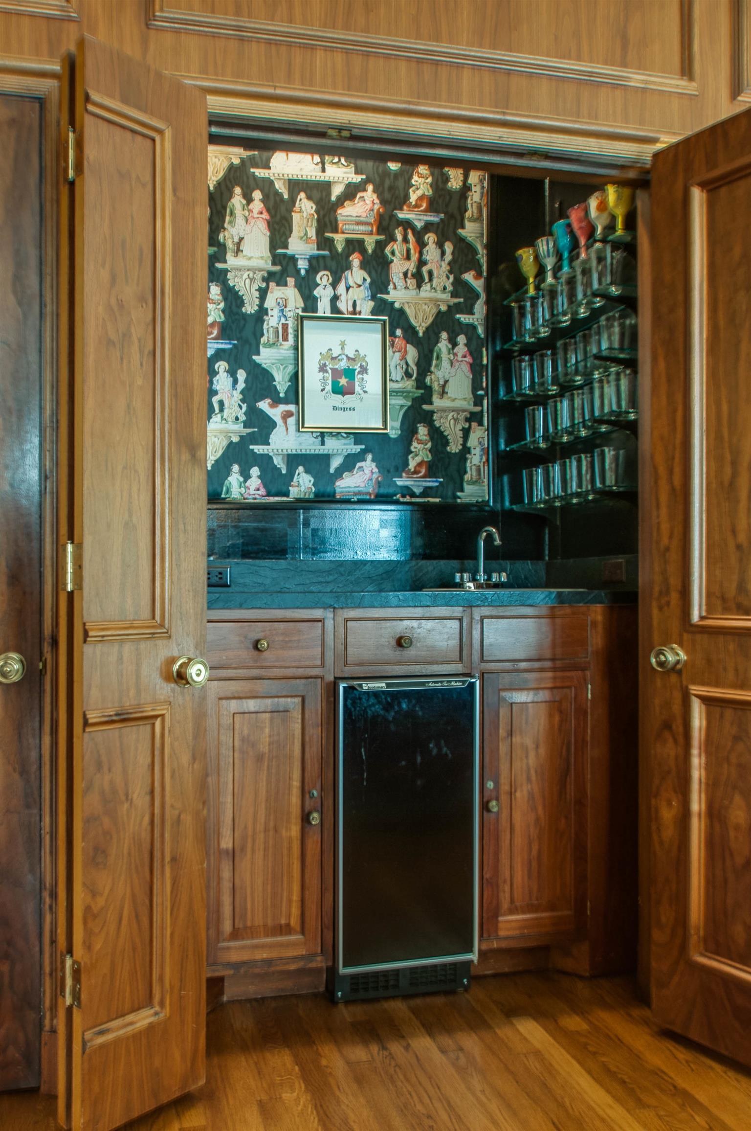 4727 Post Road Nashville, TN 37205 - Photo 12 of 28 a room with water heater and a window