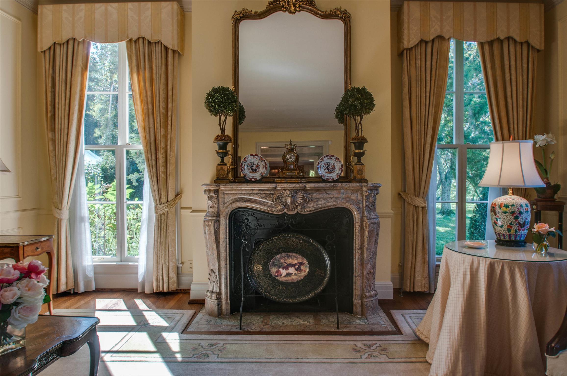 4727 Post Road Nashville, TN 37205 - Photo 8 of 28 a living room with furniture and a fireplace