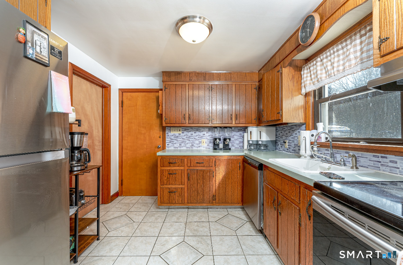 136 Pearl Lake Road Waterbury, CT 06706 - Photo 18 of 35 a kitchen with stainless steel appliances granite countertop a refrigerator and a sink