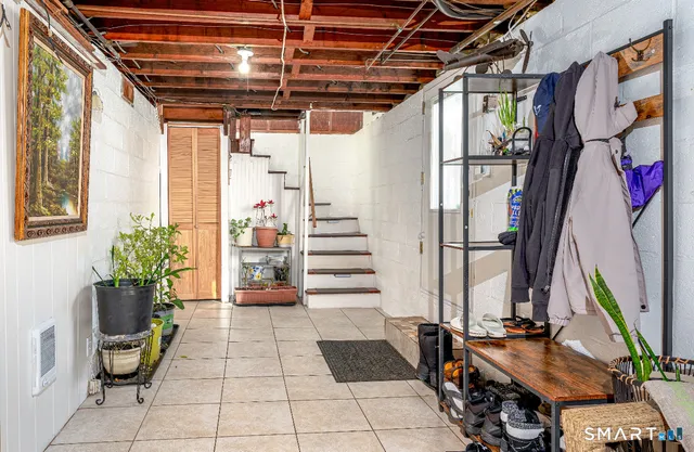 a view of entryway with a front door