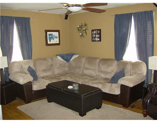 213 Hester Avenue McKees Rocks, PA 15136 - Photo 3 of 14 Living Room. Living Roon View Number 2!