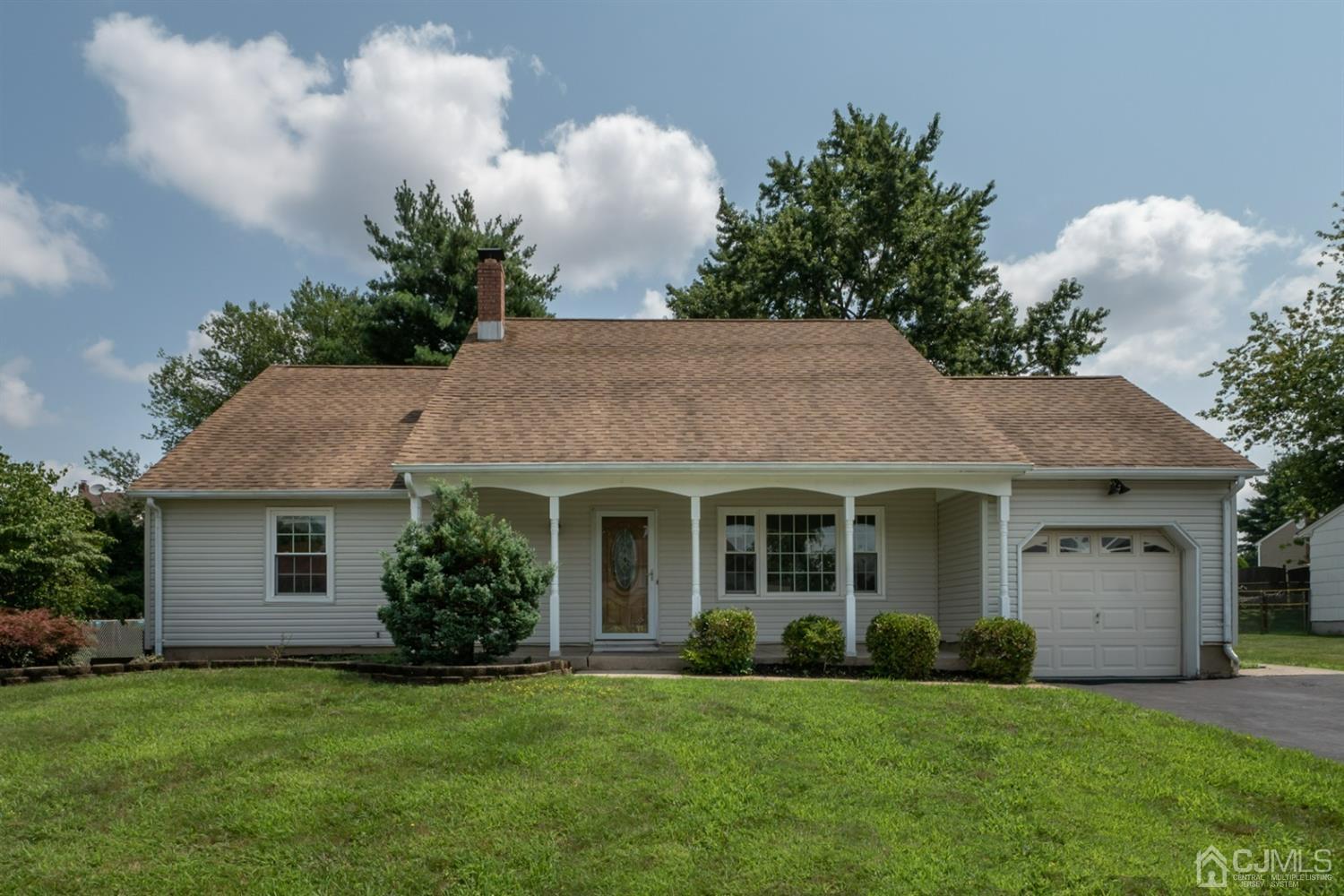 16 Roxy Avenue Edison, NJ 08820 - Photo 1 of 31 Front