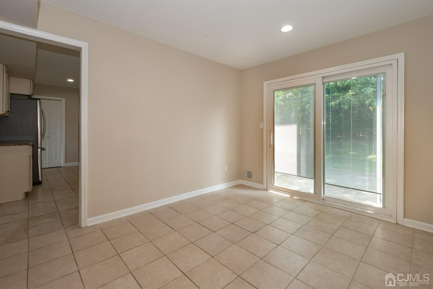 16 Roxy Avenue Edison, NJ 08820 - Photo 11 of 31 Dining Room
