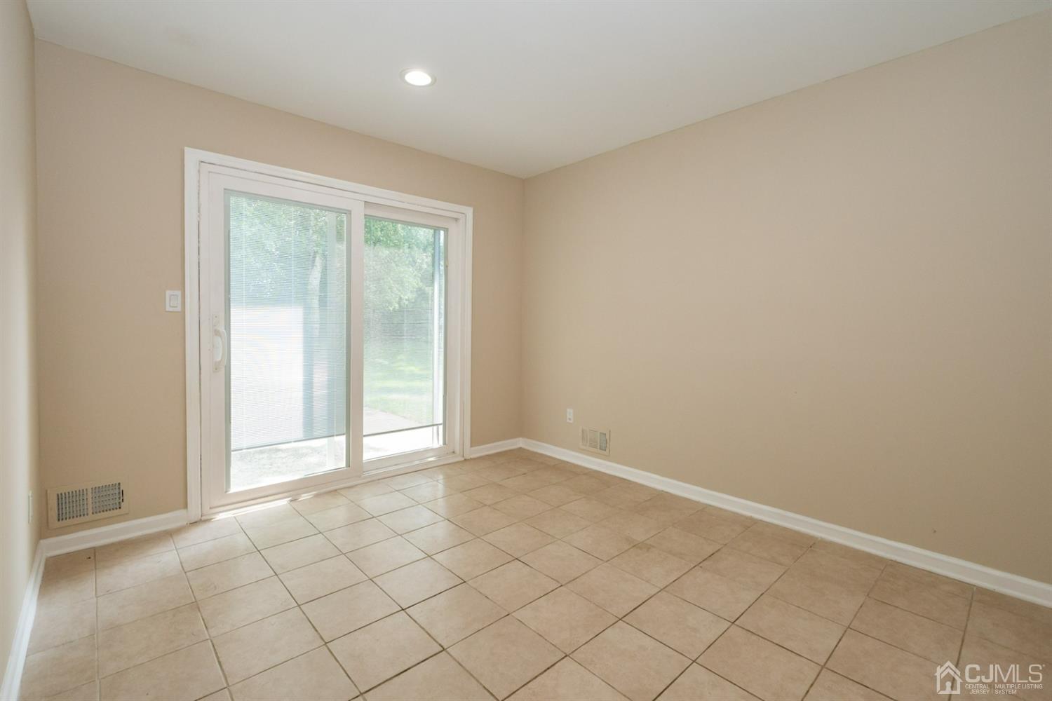 16 Roxy Avenue Edison, NJ 08820 - Photo 13 of 31 Dining Room
