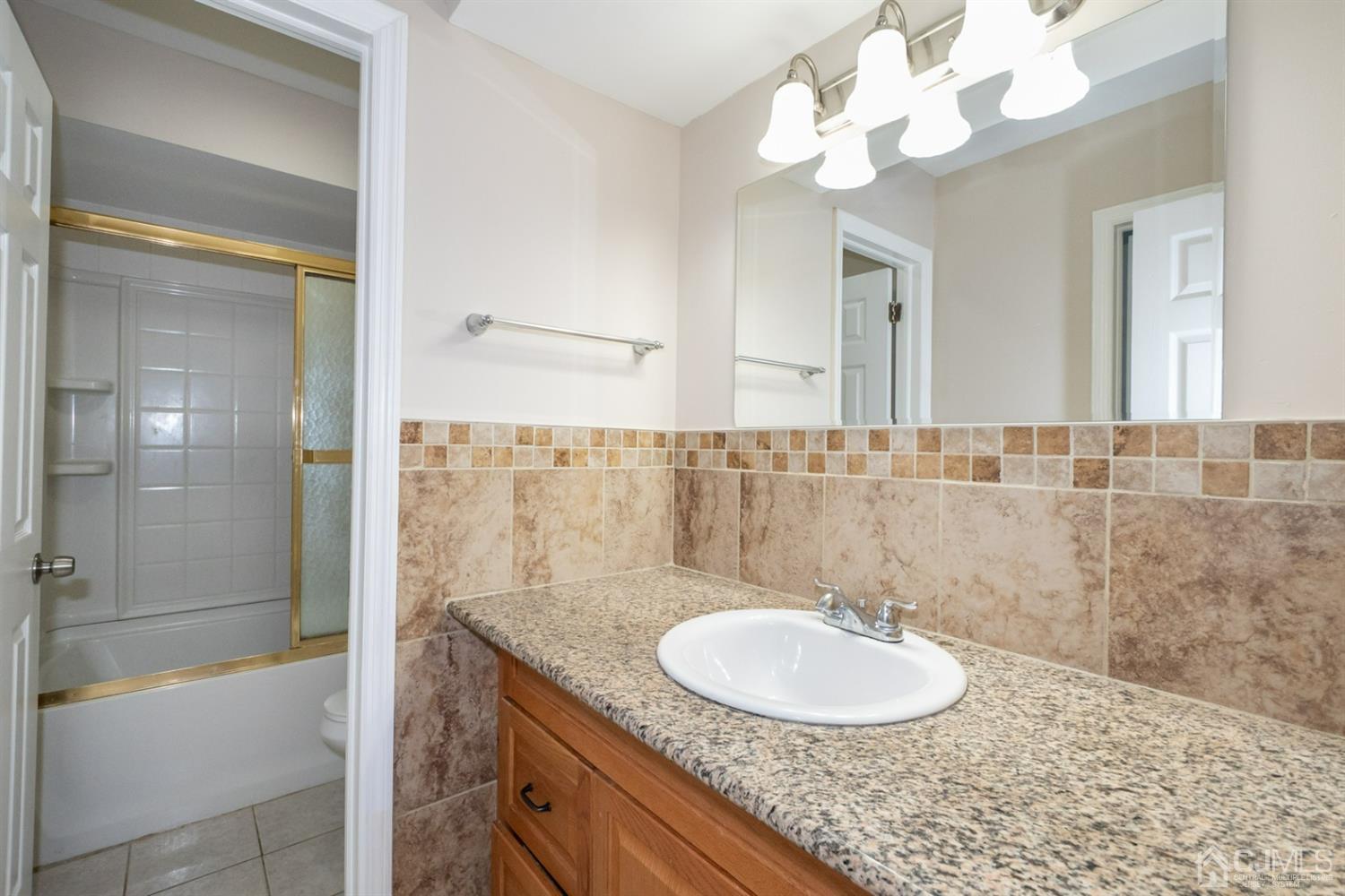 16 Roxy Avenue Edison, NJ 08820 - Photo 16 of 31 Bathroom
