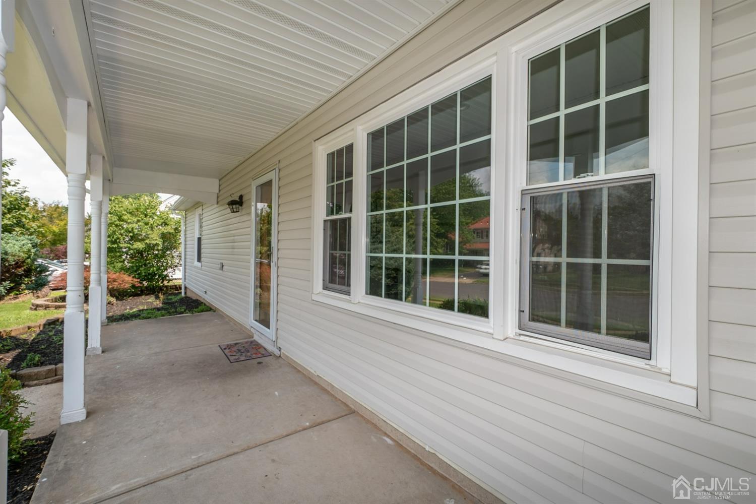 16 Roxy Avenue Edison, NJ 08820 - Photo 3 of 31 Front Porch