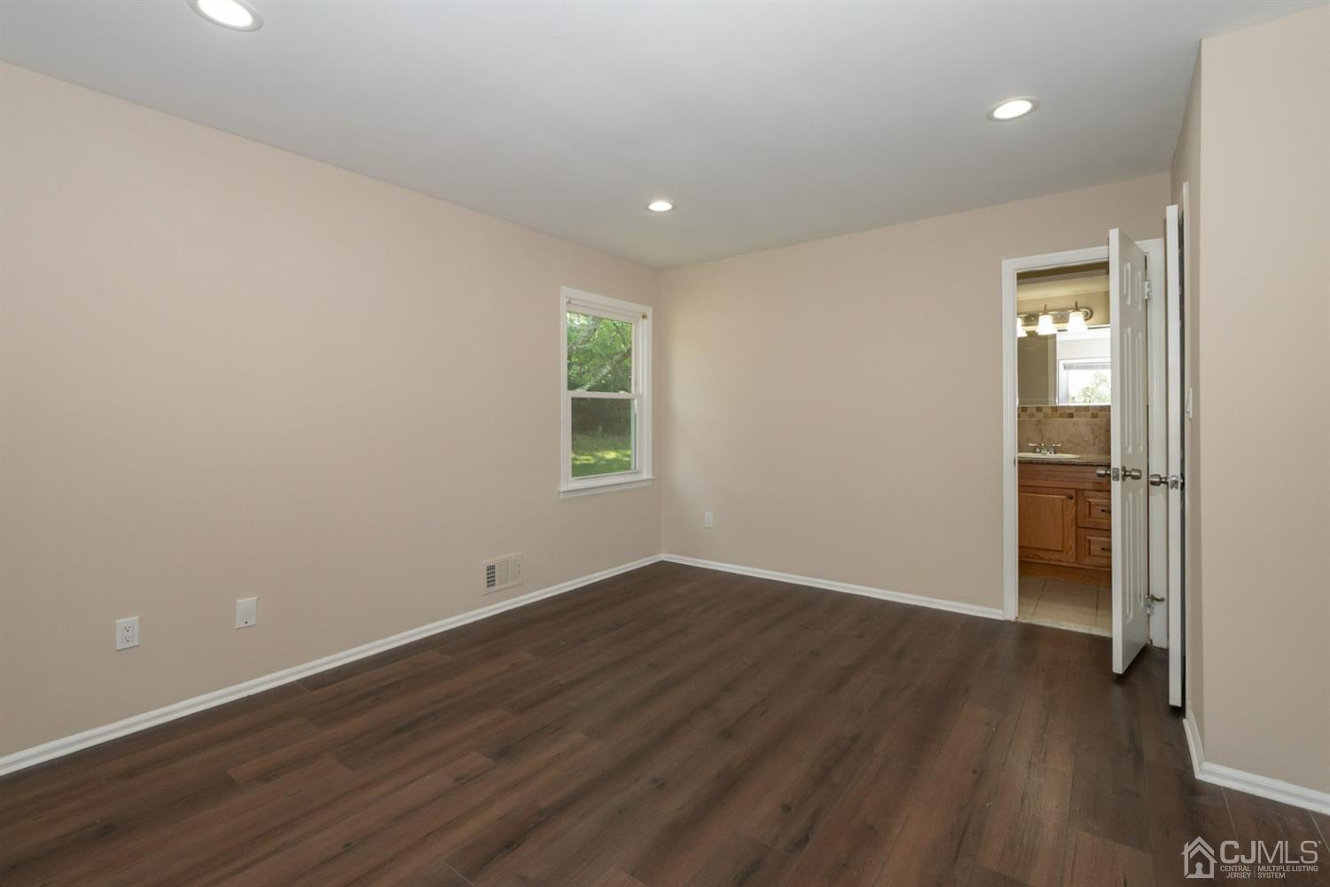 16 Roxy Avenue Edison, NJ 08820 - Photo 22 of 31 Bedroom 2