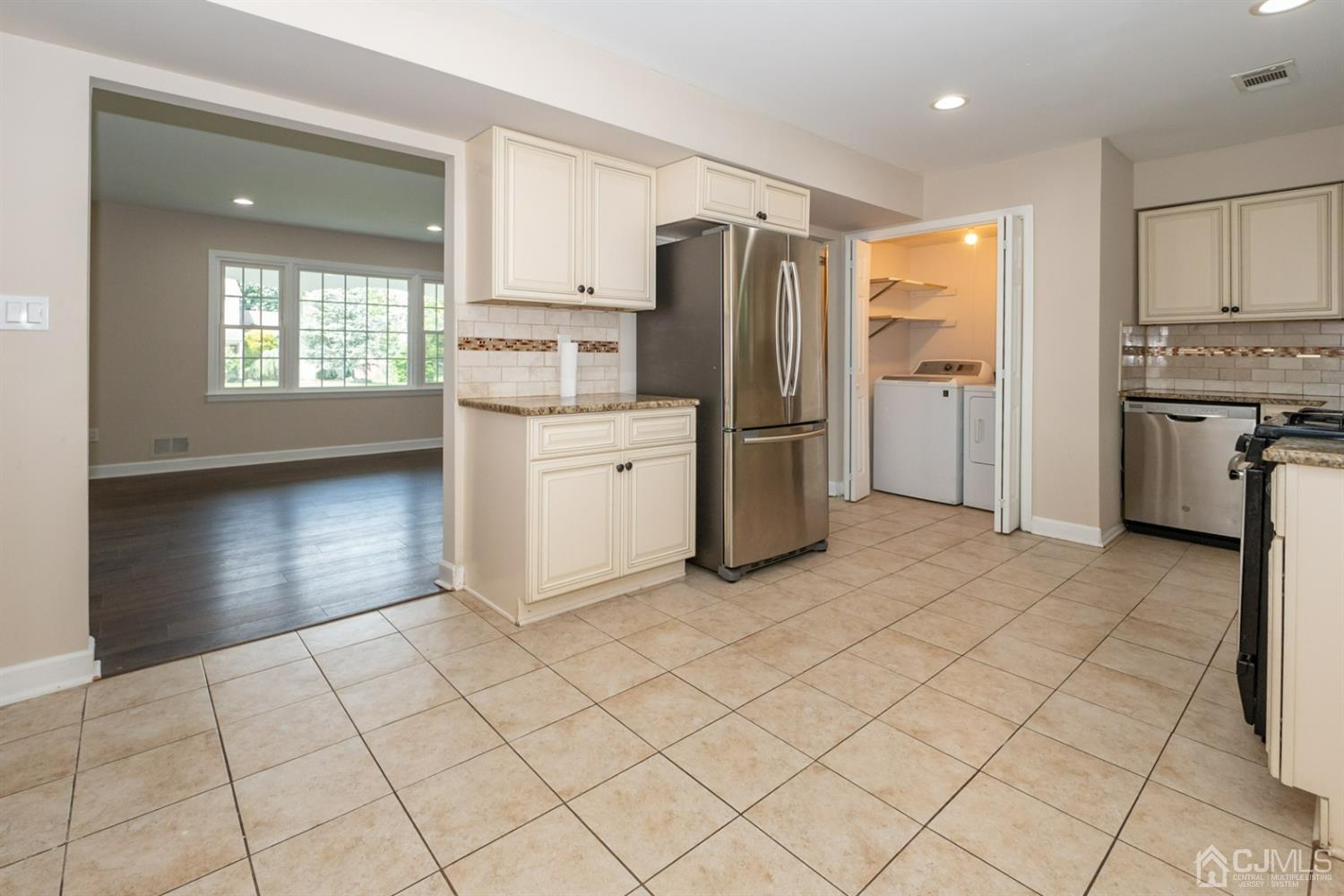 16 Roxy Avenue Edison, NJ 08820 - Photo 6 of 31 Kitchen