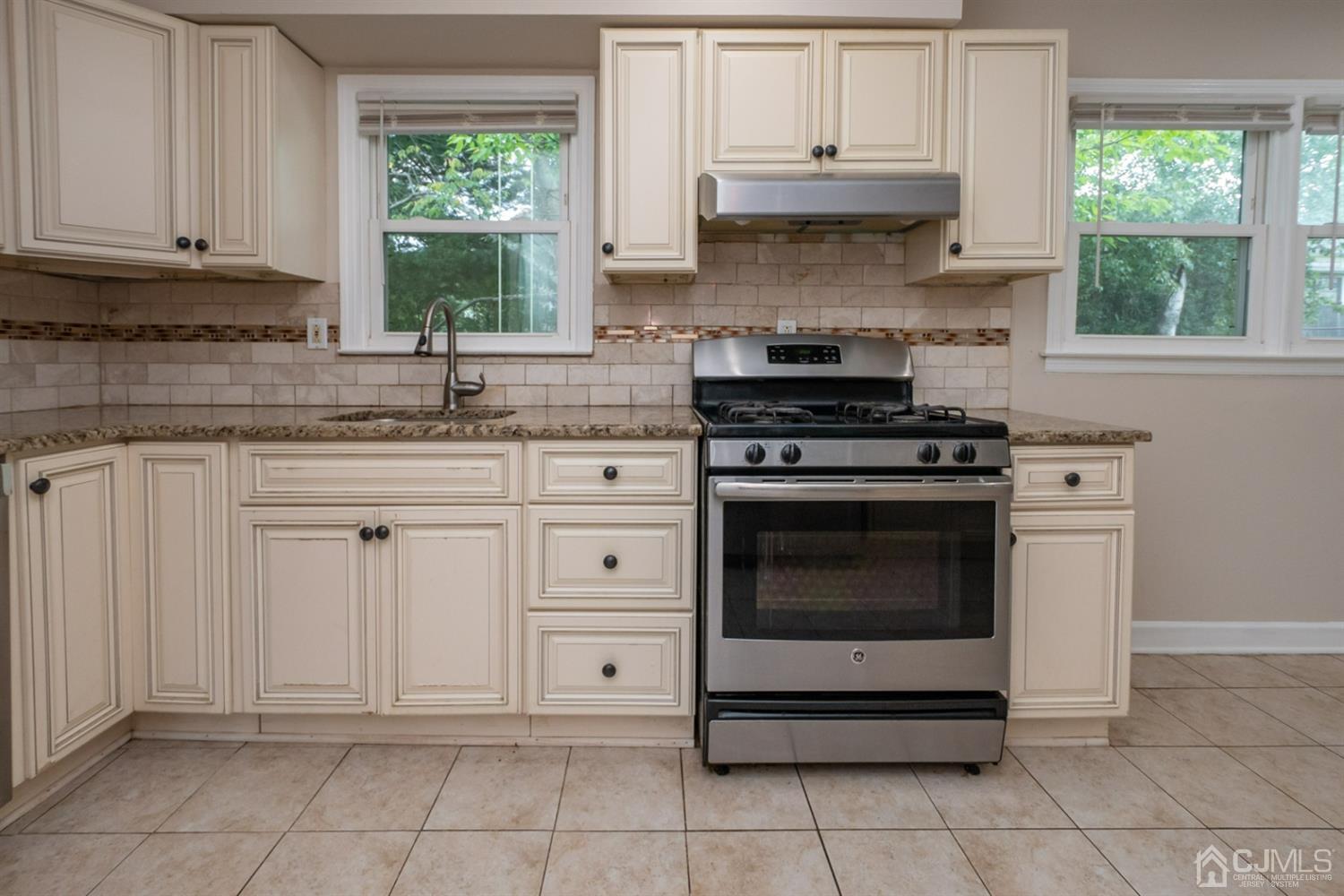 16 Roxy Avenue Edison, NJ 08820 - Photo 9 of 31 Kitchen