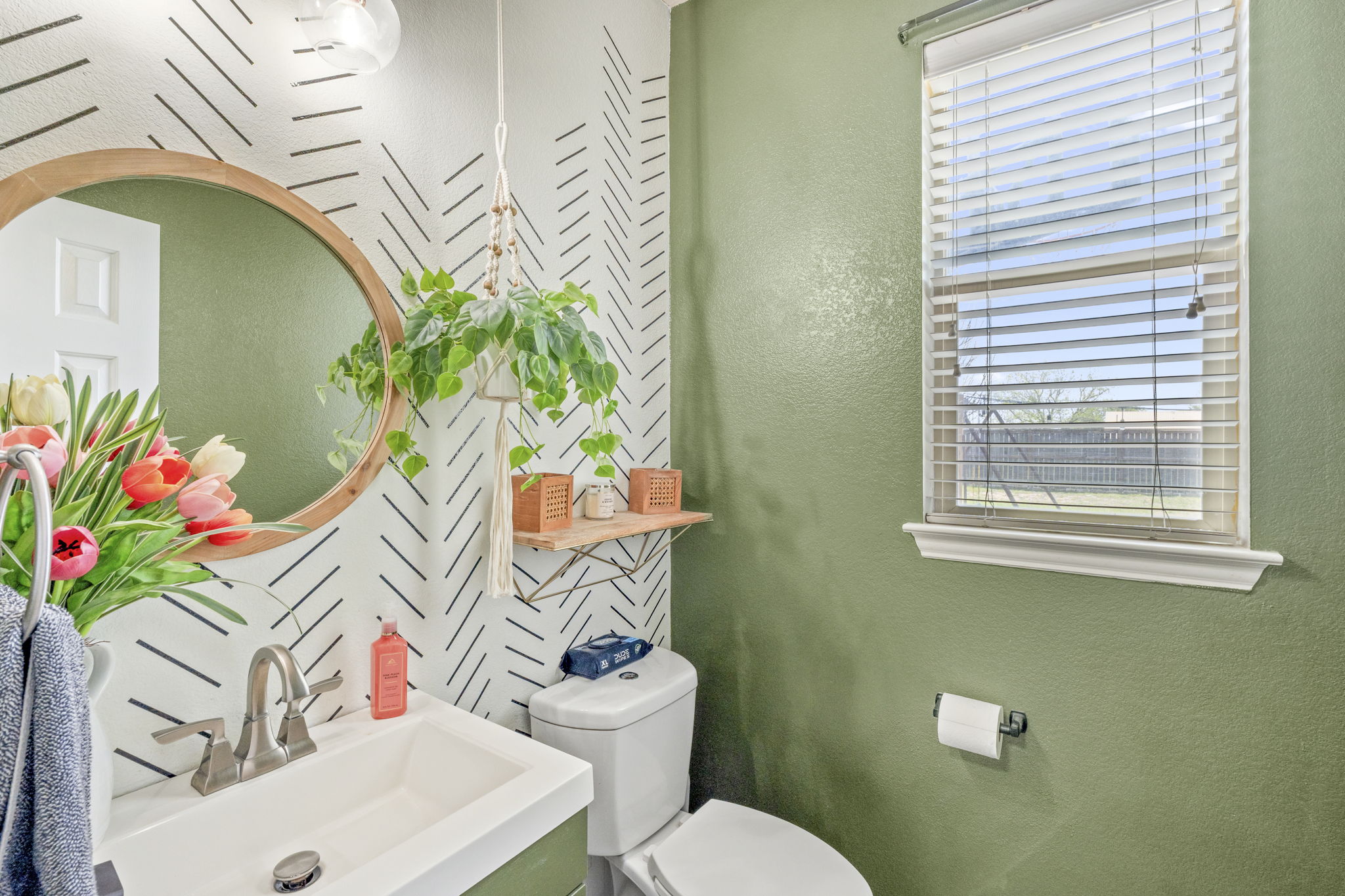 227 Sandstone Trail Buda, TX 78610 - Photo 10 of 33 Downstairs half bath