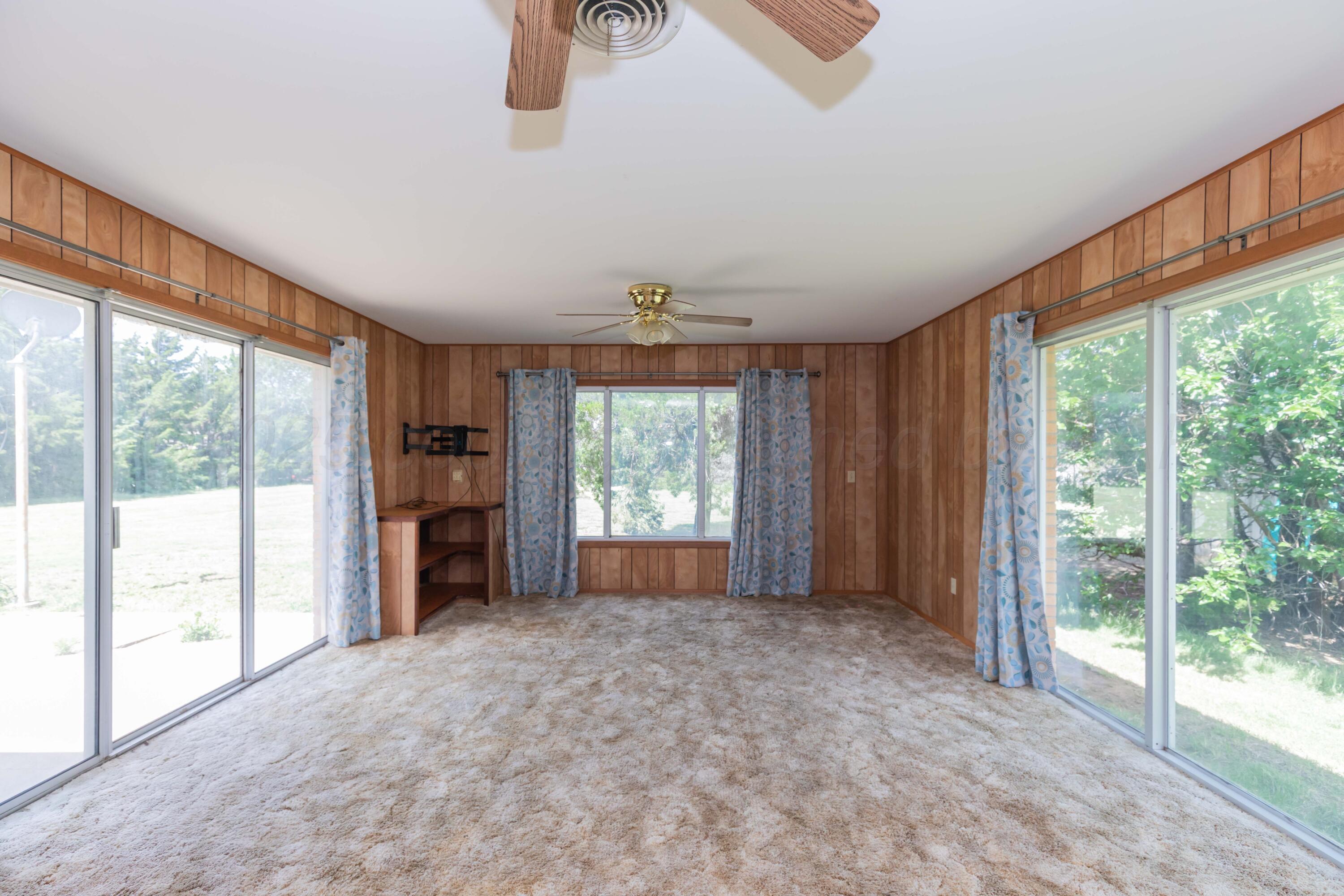 104 Milner Road Fritch, TX 79036 - Photo 18 of 55 DEN VIEW 2