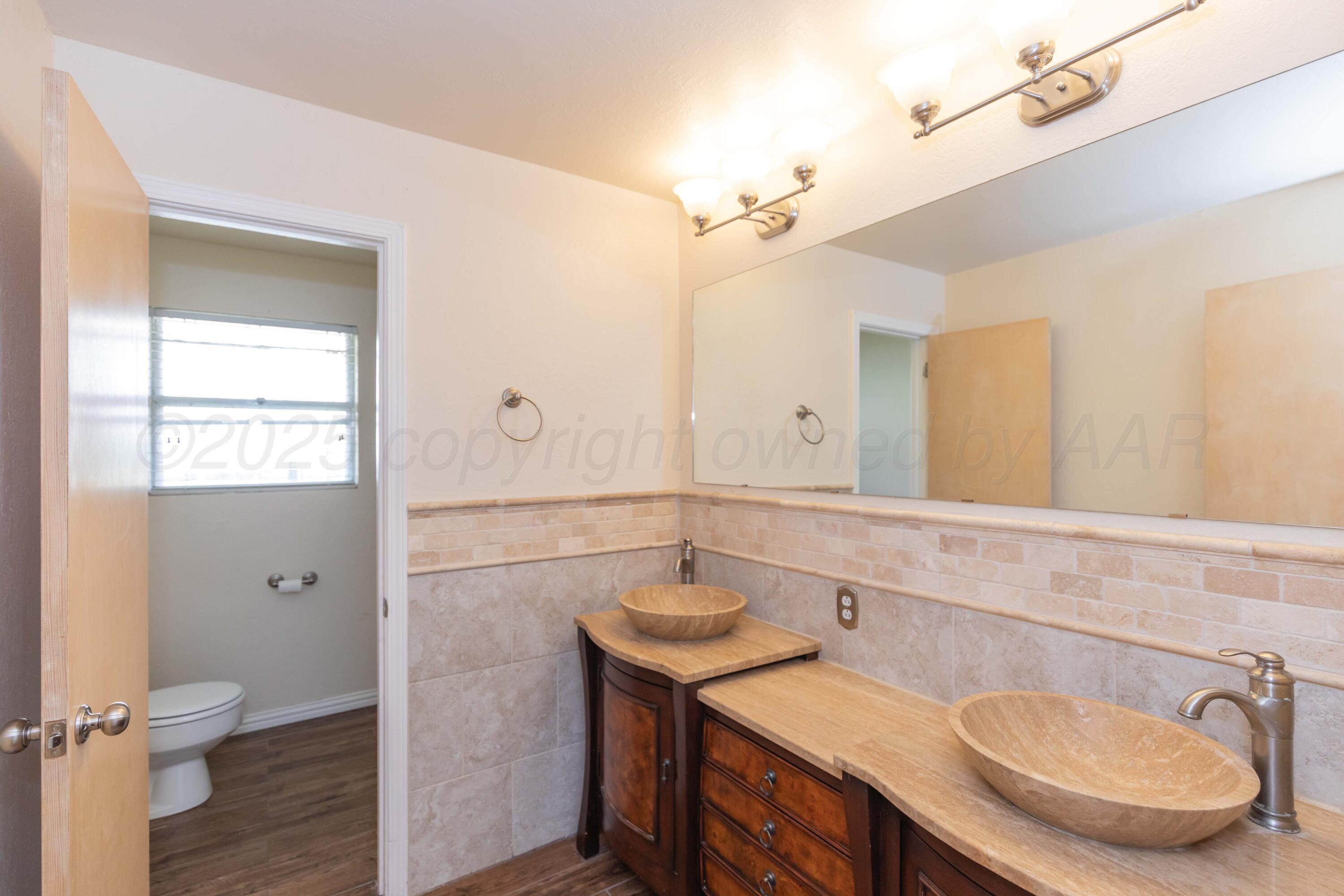 104 Milner Road Fritch, TX 79036 - Photo 36 of 55 BATHROOM 2 VIEW 1