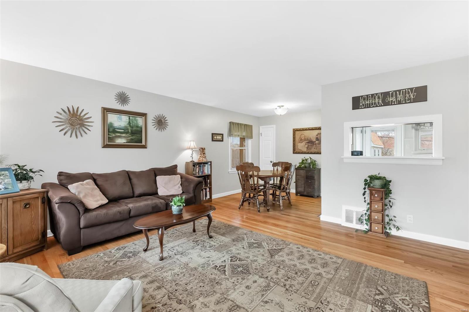 611 Barton Lane Ballwin, MO 63021 - Photo 2 of 27 Gallery Image 2