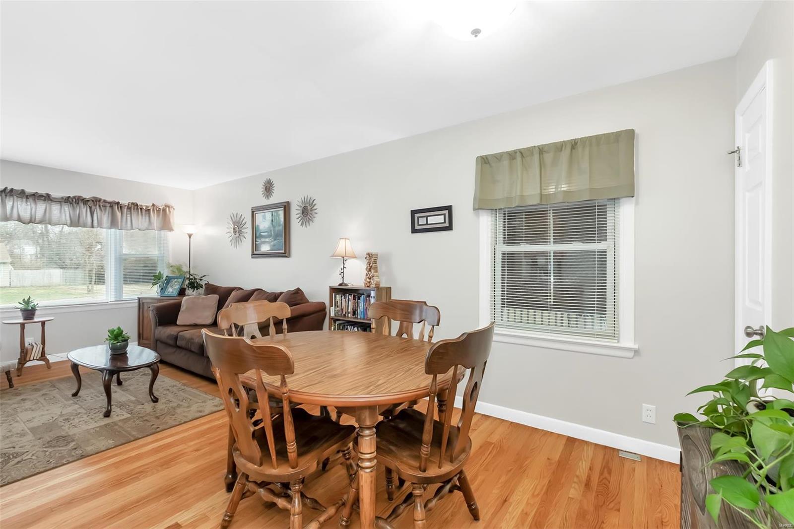 611 Barton Lane Ballwin, MO 63021 - Photo 7 of 27 Gallery Image 7