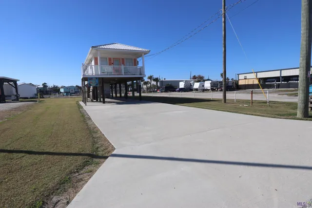 $270,000 | 189 Oak Grand Isle, Grand Isle, LA 70358