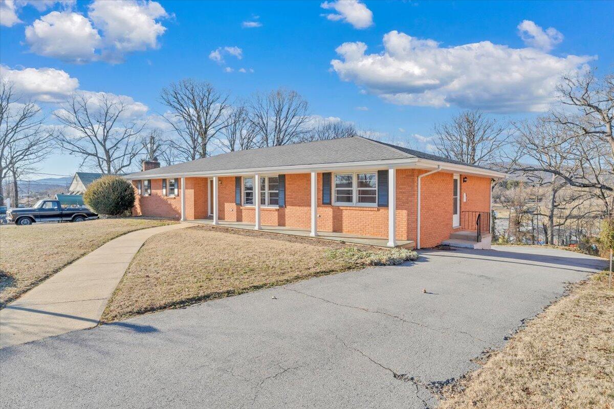 830 Dexter Road Roanoke, VA 24019 - Photo 2 of 48 47-MIB07275