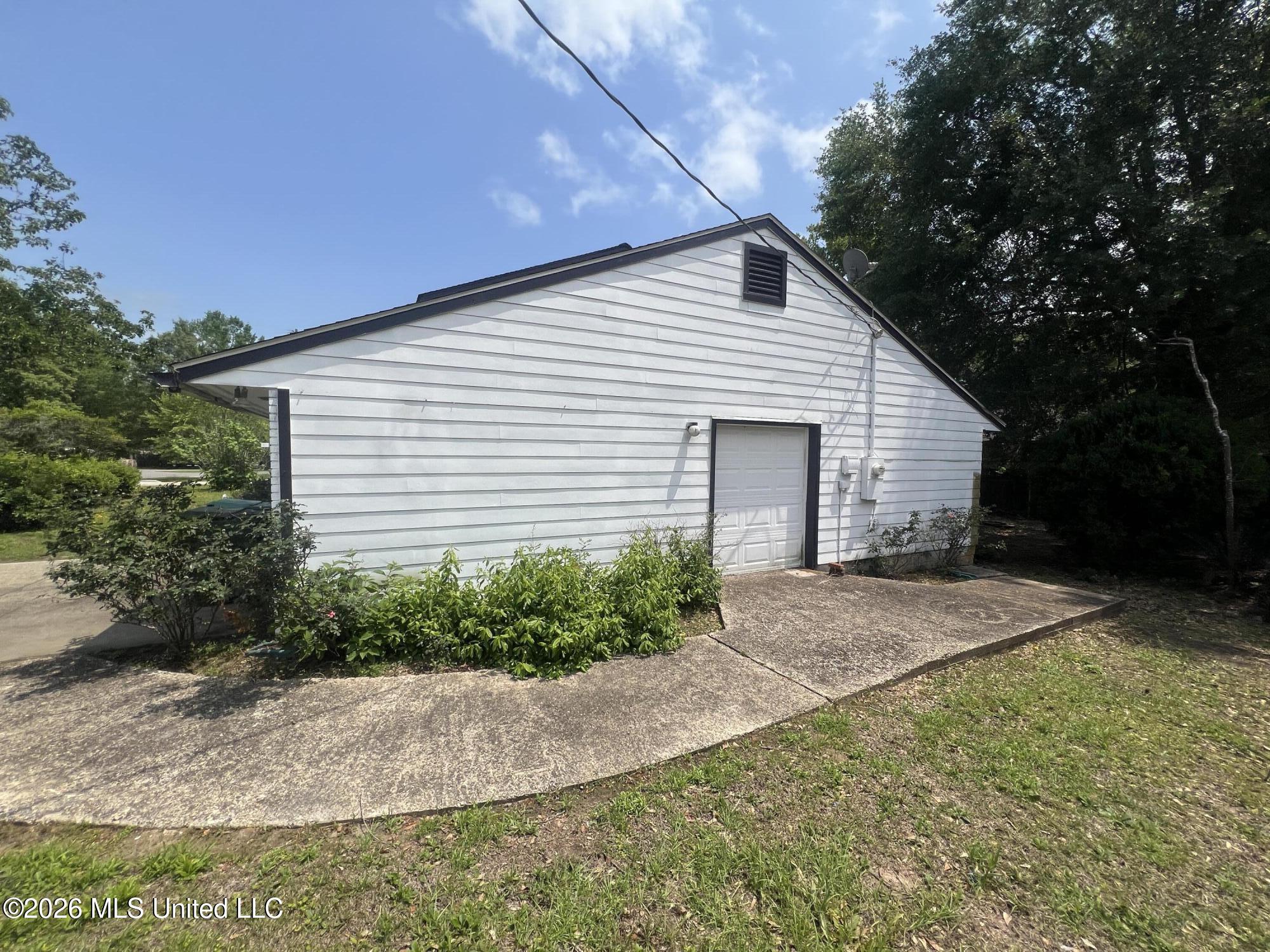7941 Hilo Way Diamondhead, MS 39525 - Photo 5 of 27 IMG_2897