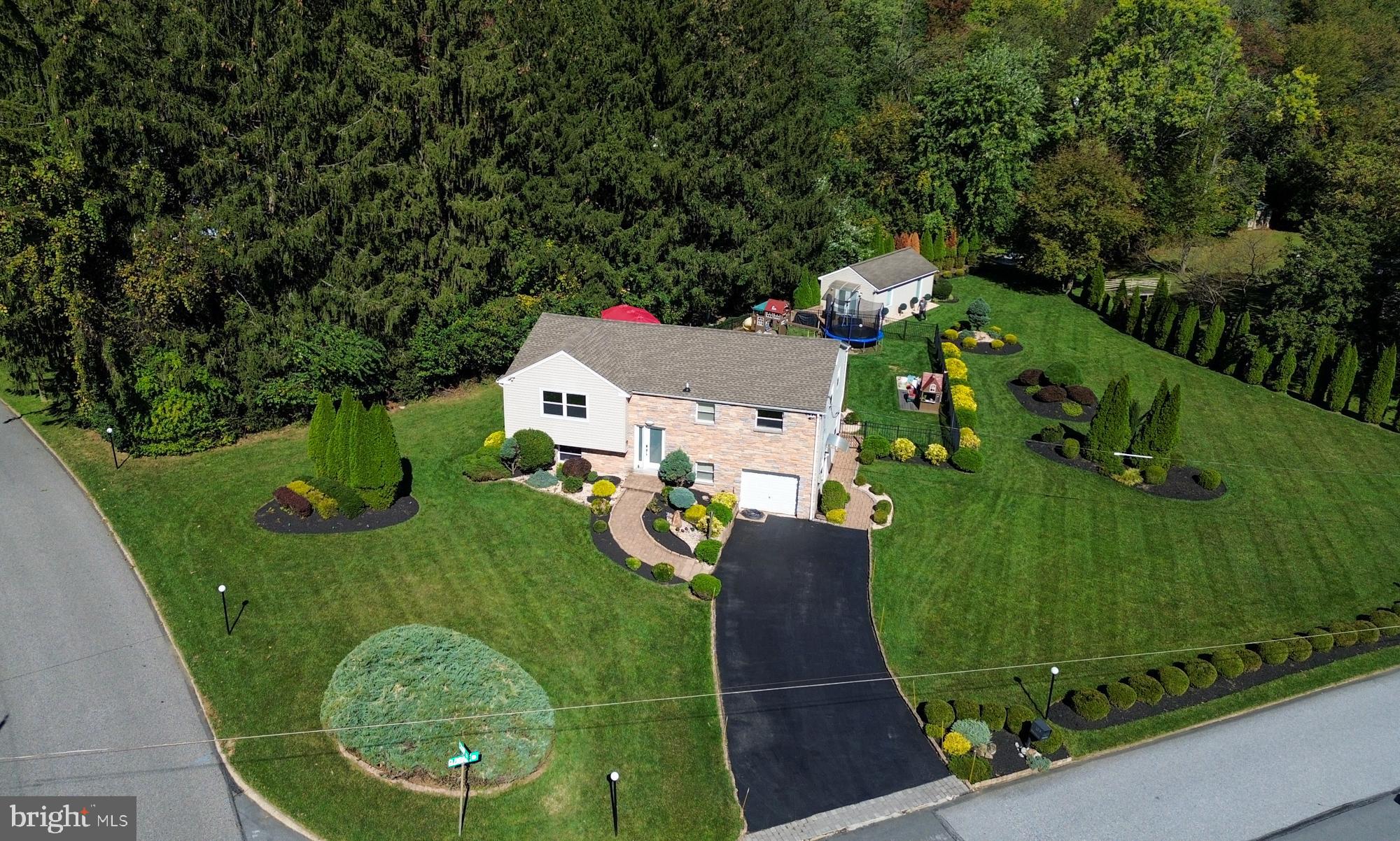 109 Glendale Road Exton, PA 19341 - Photo 2 of 38