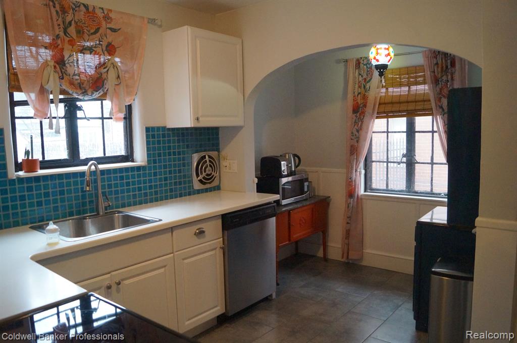 19440 Gainsborough Road Detroit, MI 48223 - Photo 10 of 47 Gallery Image 10