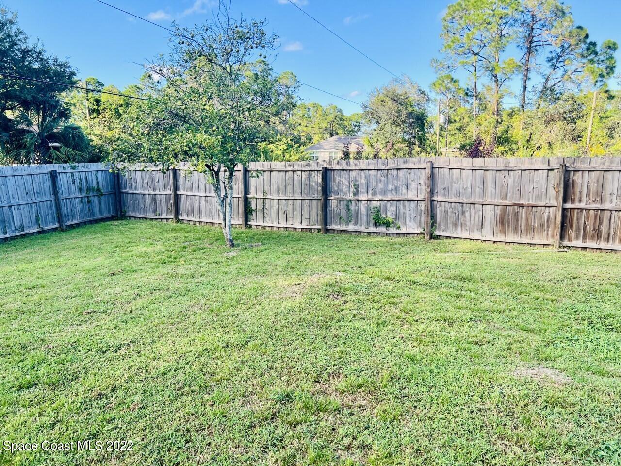 658 Waycross Road Southwest Palm Bay, FL 32908 - Photo 36 of 39 a view of a yard with a wooden fence
