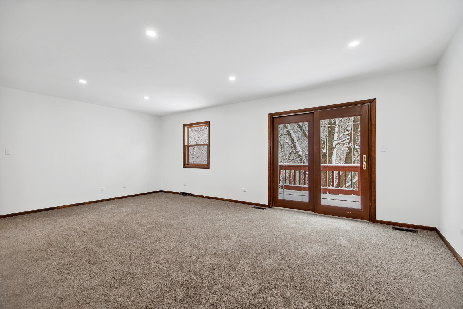 722 McHenry Avenue, Unit B Crystal Lake, IL 60014 - Photo 2 of 14 a view of an empty room with a window