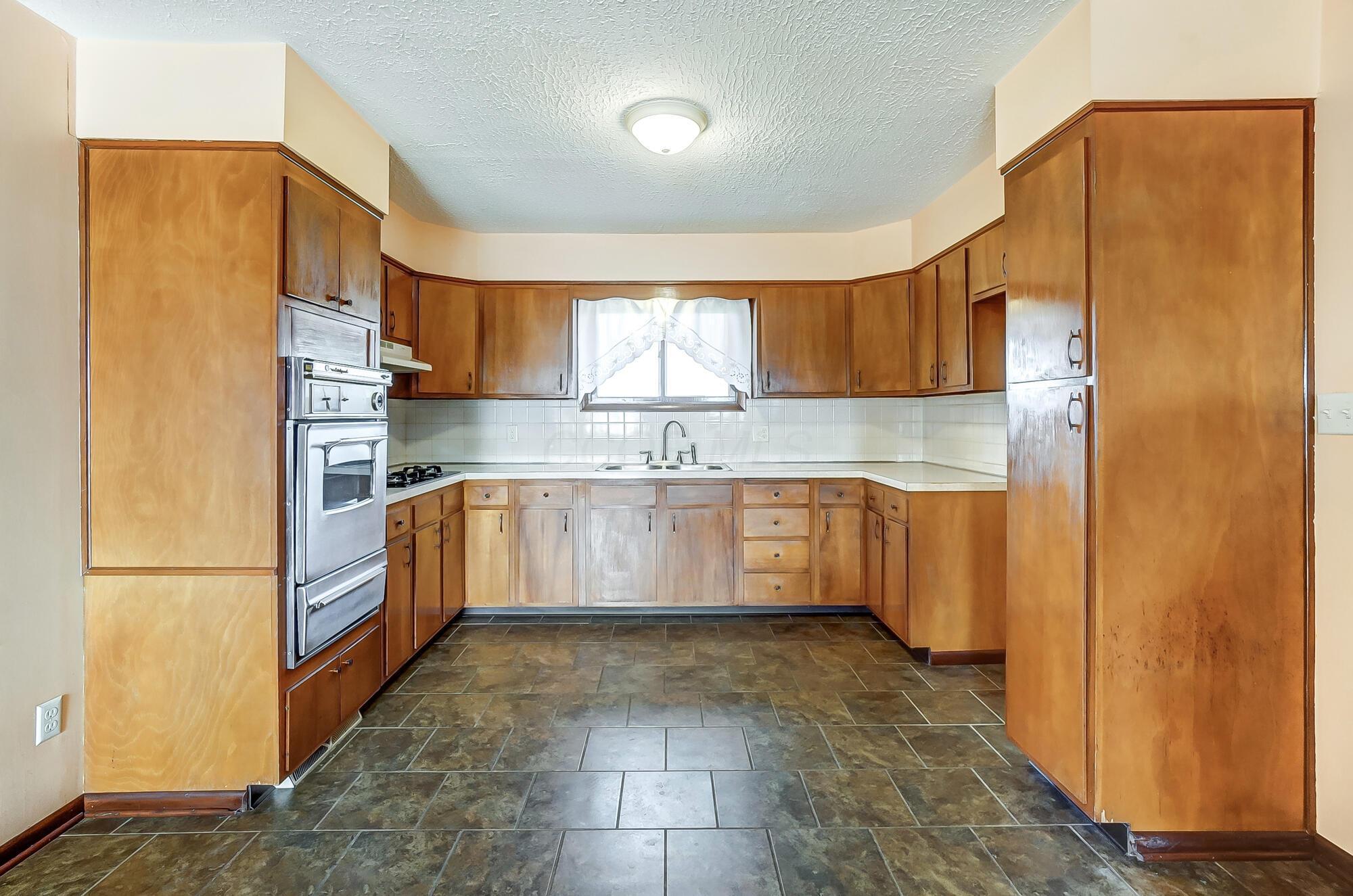 1258 Williams Road Columbus, OH 43207 - Photo 6 of 37 008