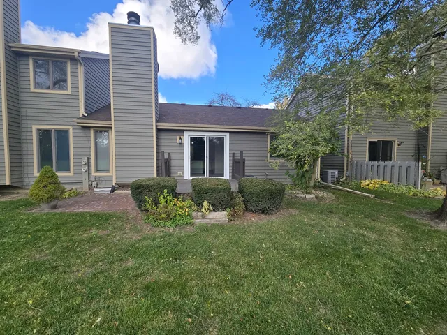 $2,100 | 39875 North Golf Lane, Antioch, IL 60002