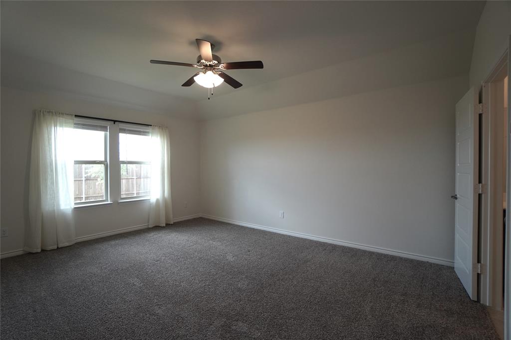 476 Declaration Way Fate, TX 75189 - Photo 13 of 28 Gallery Image 13